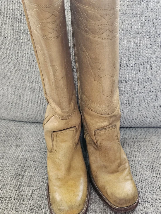 The VTG 90s Frye Campus Longhorn Banana Boots in women's size 6.5B - Picture 7 of 8
